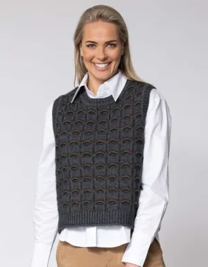 EYELASH VEST
