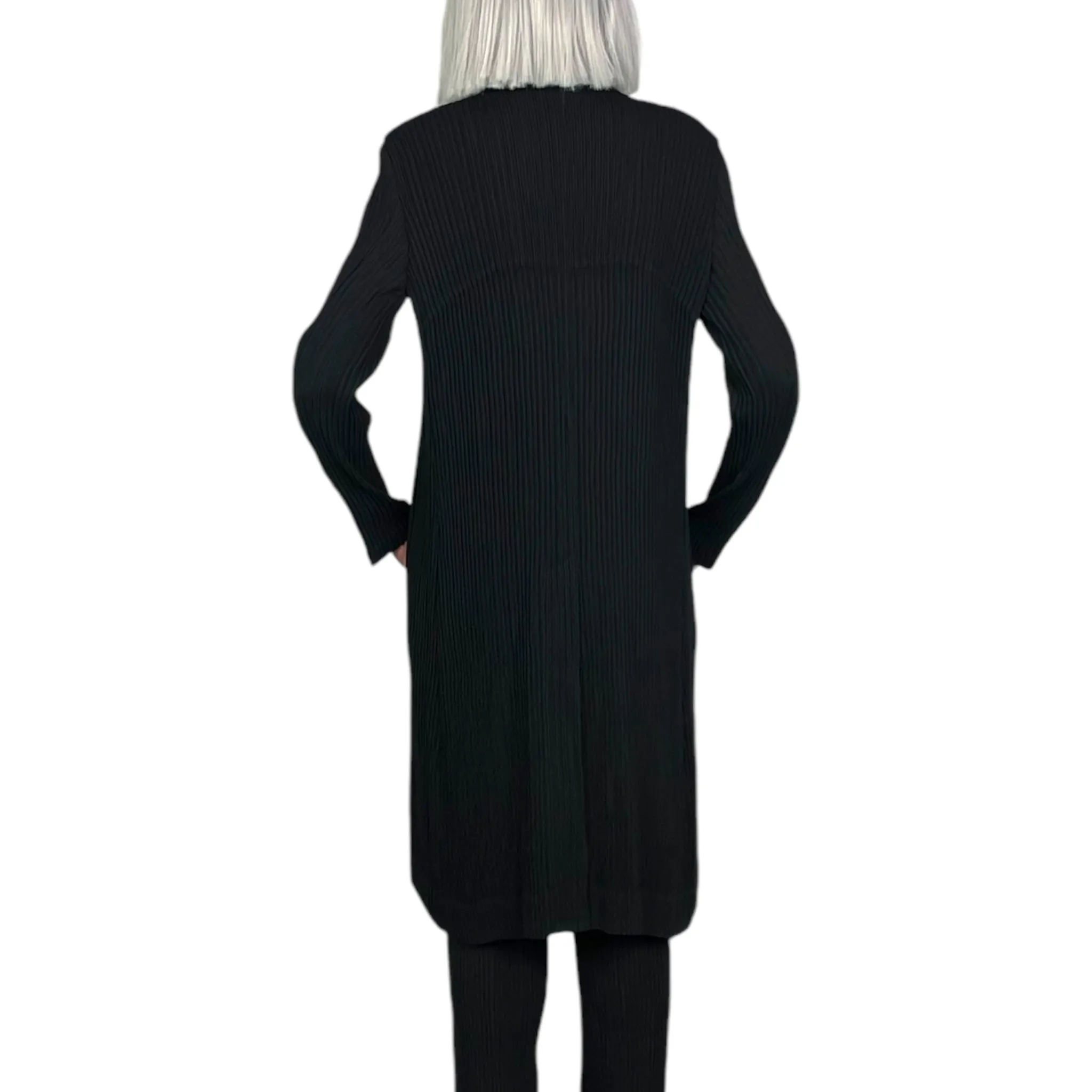 HATCHING PLEATS COAT