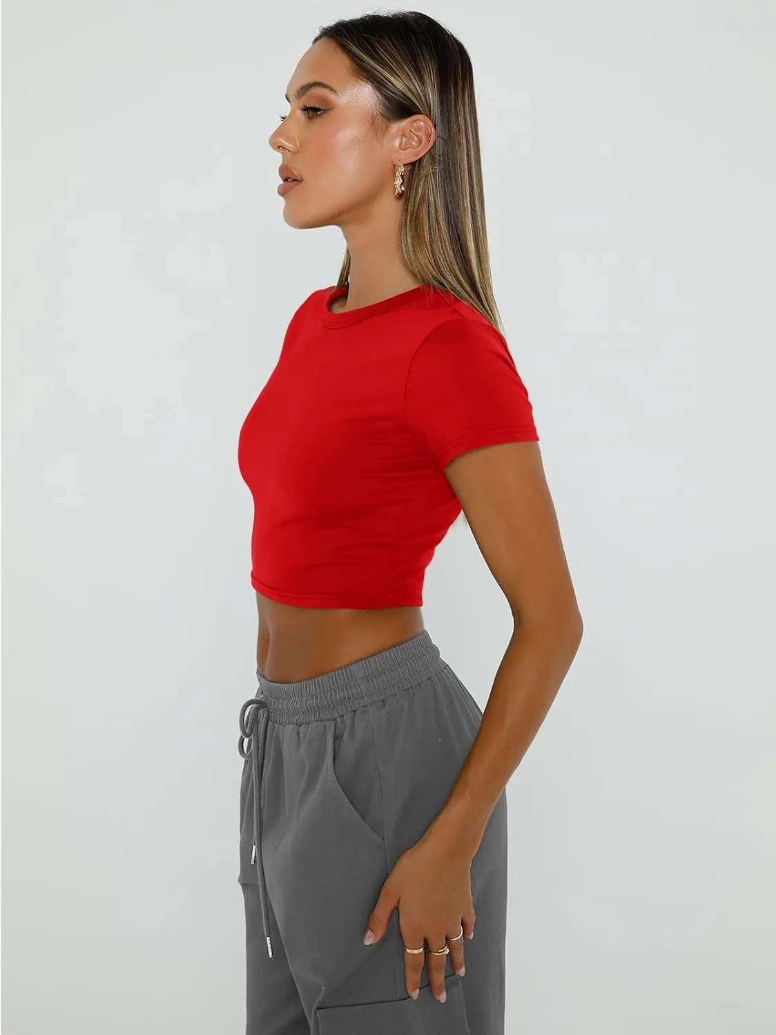 WYNNQUE Womens Crop Tops Cute Summer Scoop Neck Basic Tees Slim Fit Trendy Short Sleeve T Shirts for Teen Girls 2025